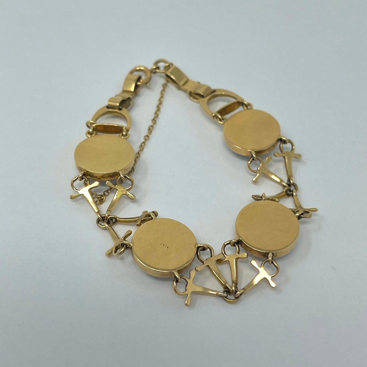Estate 14KT Gold Snaffle Bracelet with Reverse Intaglio Depicting Equestrian