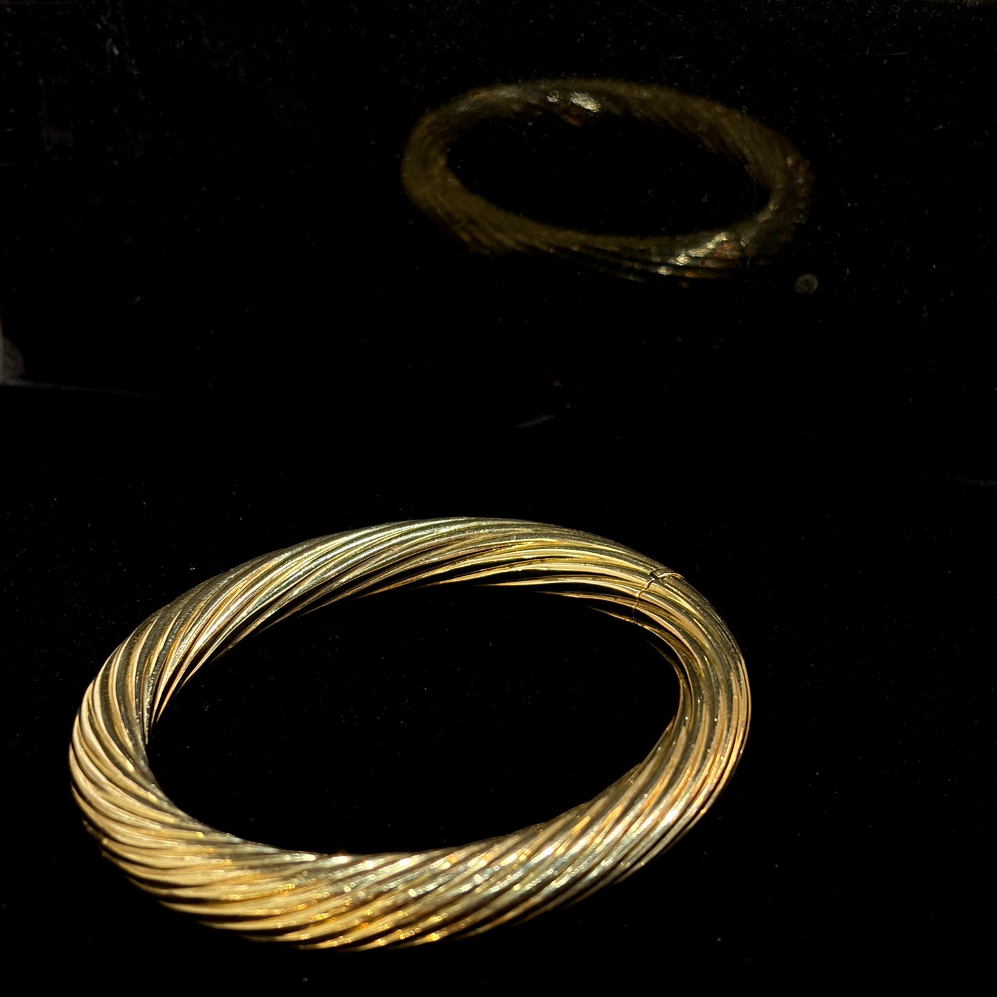 Estate 18kt Gold Fluted Italian Bangle