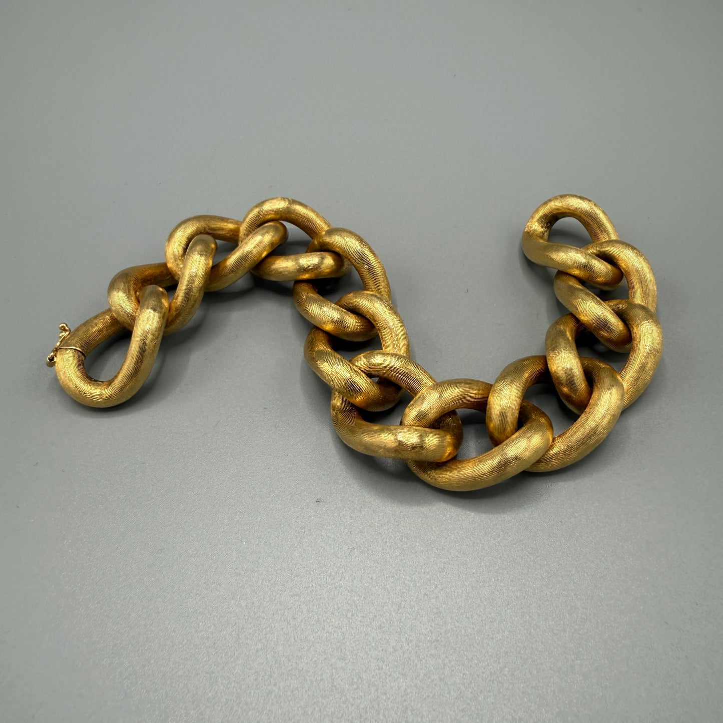 Estate 18kt Gold Textured Curb Large Link Bracelet by UNOAERRE