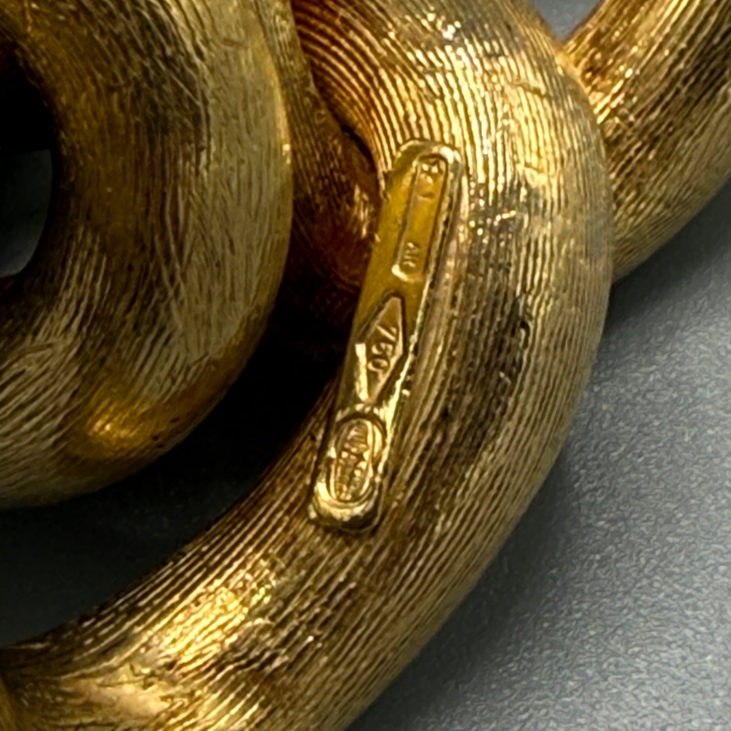 Estate 18kt Gold Textured Curb Large Link Bracelet by UNOAERRE