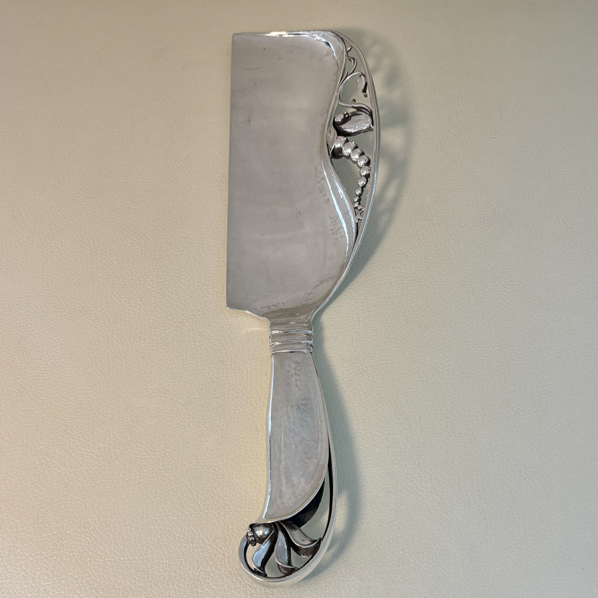 Estate Georg Jensen Sterling Silver Ornamental "Leaf & Berry" Crumber No. 389