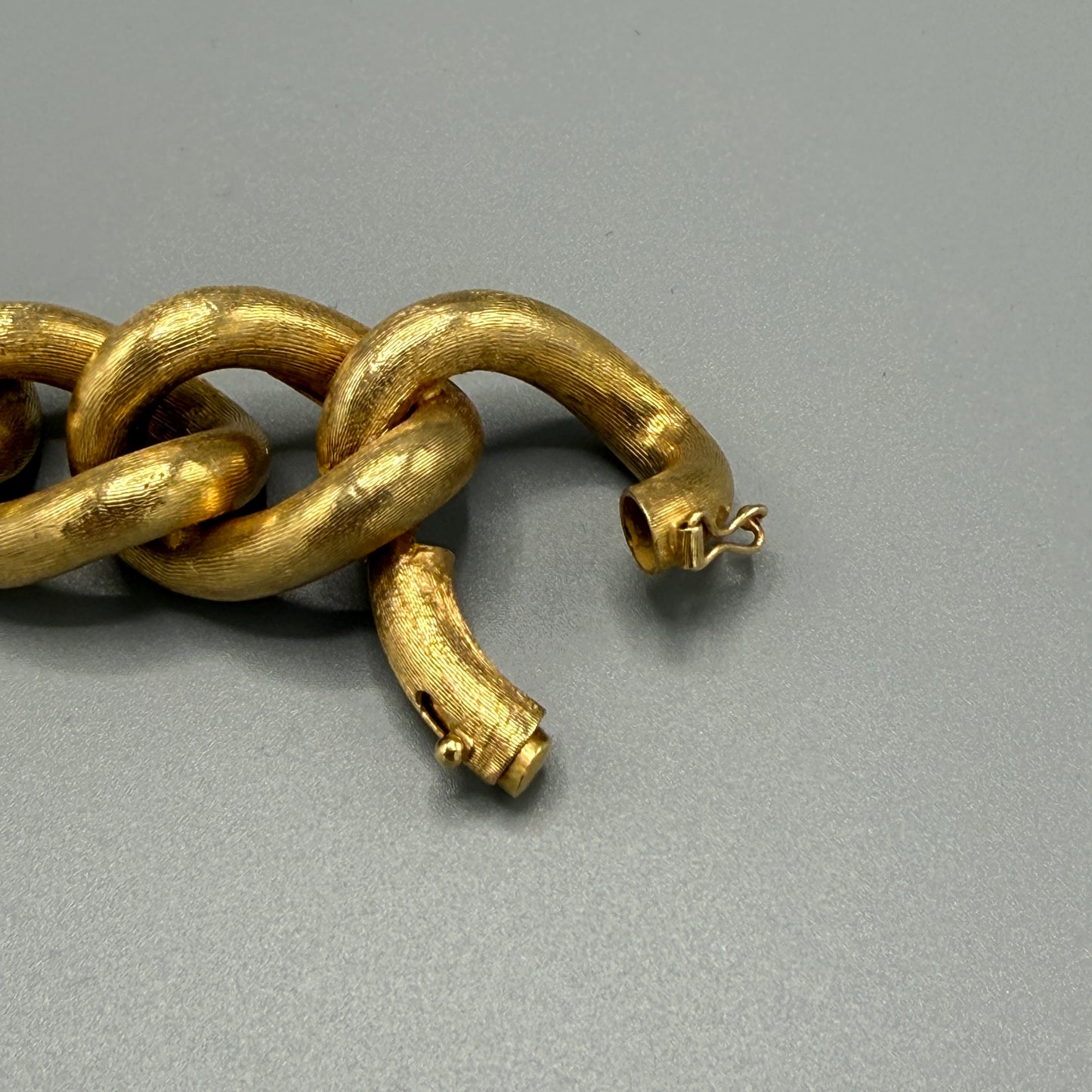 Estate 18kt Gold Textured Curb Large Link Bracelet by UNOAERRE