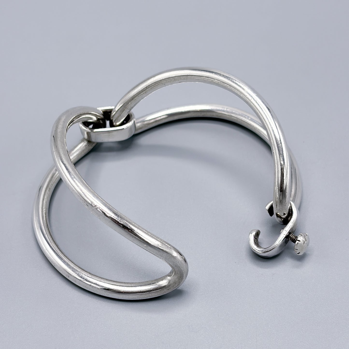 Hans Hansen Modernist Hinged Screw Closure Bangle no 255