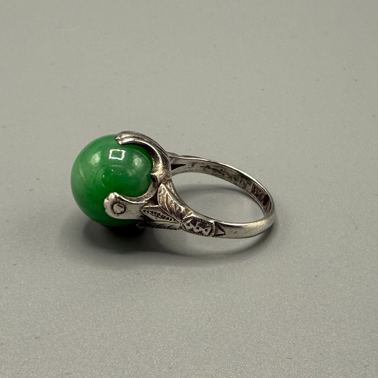 Estate Round Ball Jade Sterling Silver Ring