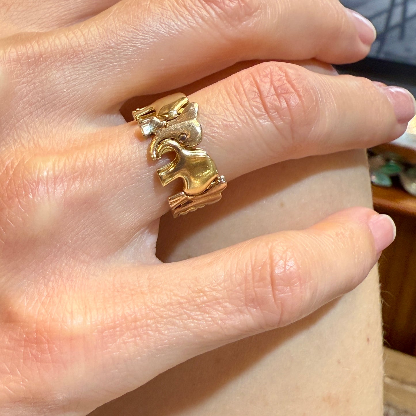 Estate African 18K Yellow Gold Elephant Chain Ring