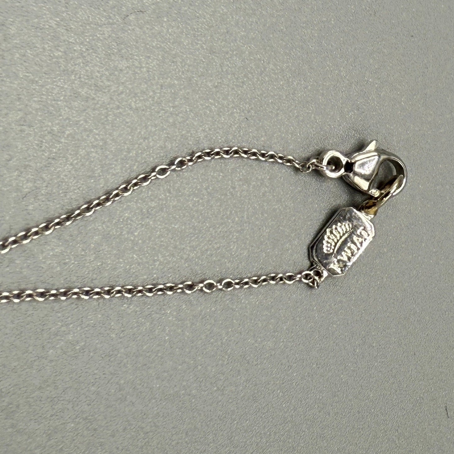 Estate 18KT White Gold Kwiat Contorno Diamond Open Teardrop Pendant Necklace