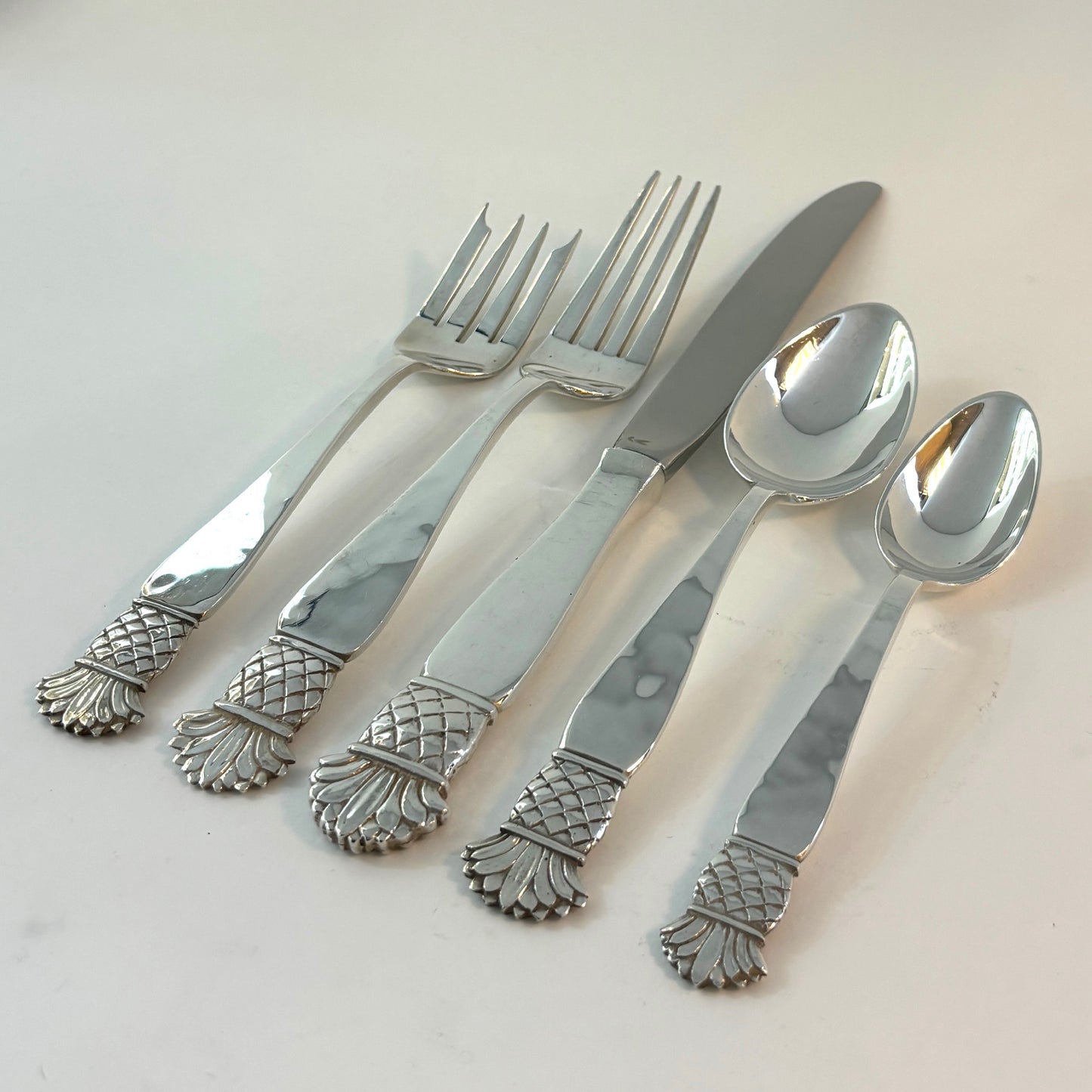 Estate Old Newbury Crafters Sterling Silver 5 Piece Place Setting in the "Grenada" Pattern Service of 8 (40 Pieces)