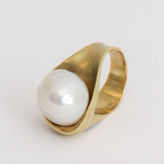 Estate Takashi Wada Large South Sea Baroque Pearl Set in Handmade 18K Gold Ring Size US 9
