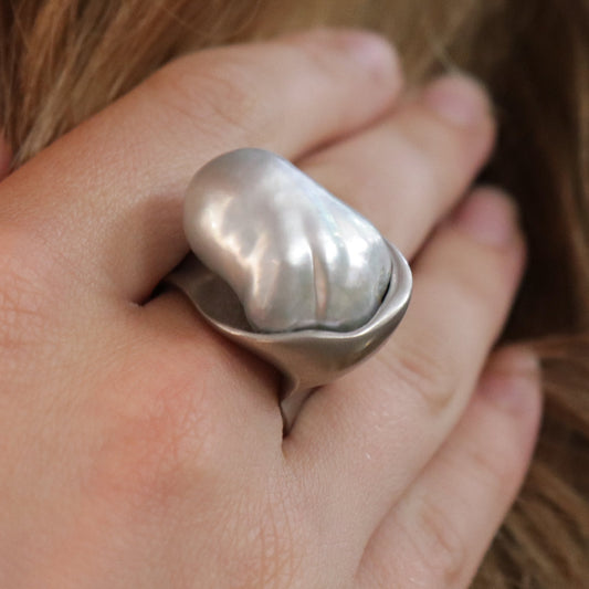 Estate Takashi Wada One of a Kind Handmade Baroque South Sea Pearl Set in 14K White Gold Ring Size US 9.5