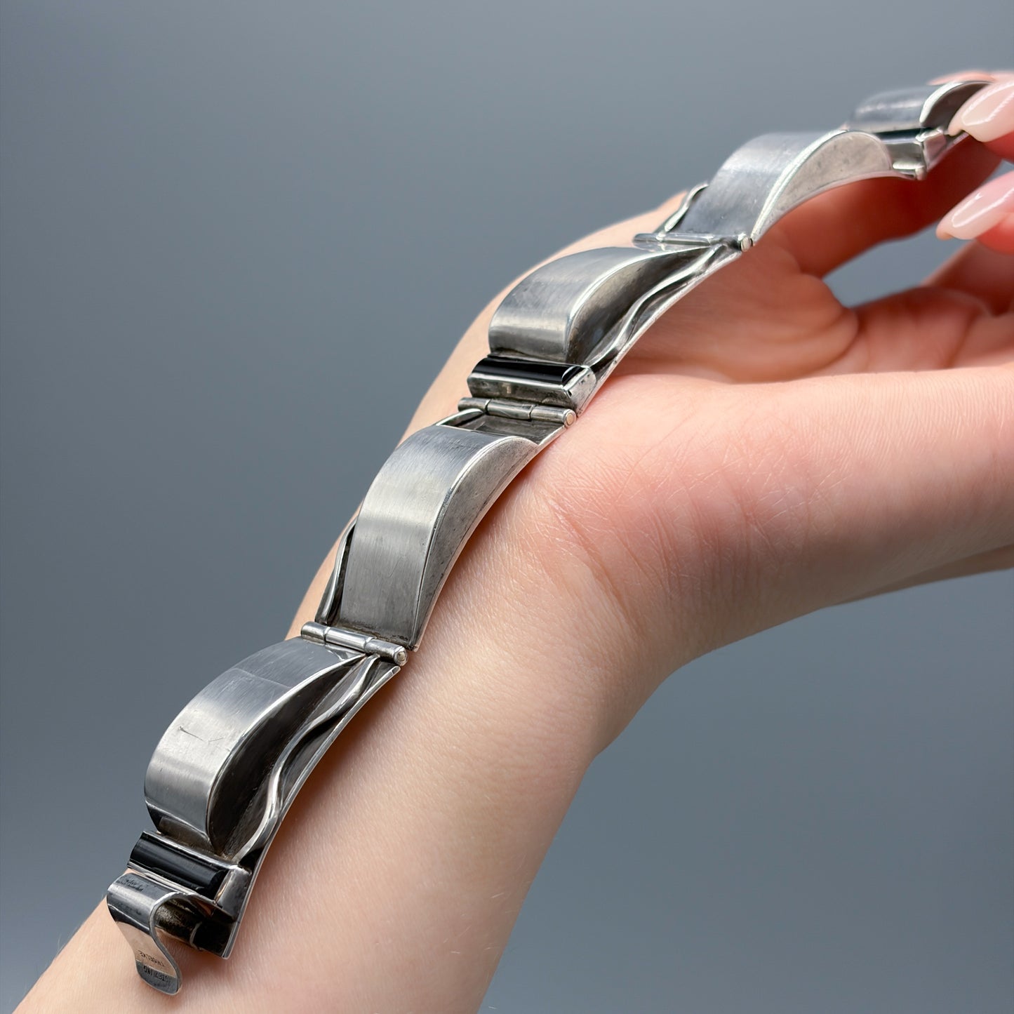 Estate Sterling Silver Link Bracelet High Relief and Barrel Onyx Stones by Thoelke