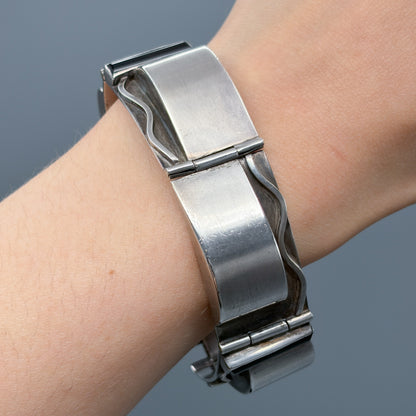 Estate Sterling Silver Link Bracelet High Relief and Barrel Onyx Stones by Thoelke