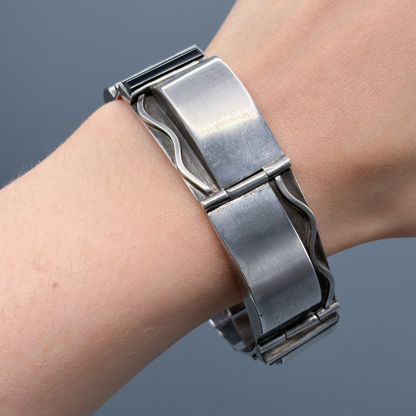 Estate Sterling Silver Link Bracelet High Relief and Barrel Onyx Stones by Thoelke
