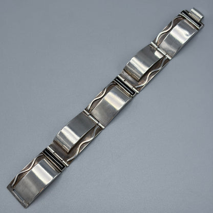 Estate Sterling Silver Link Bracelet High Relief and Barrel Onyx Stones by Thoelke