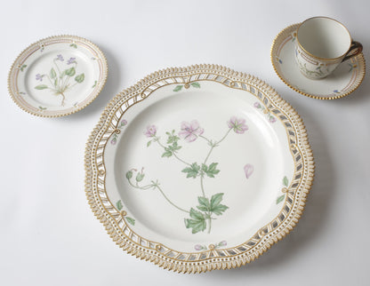 Flora Danica by Royal Copenhagen Service For 12