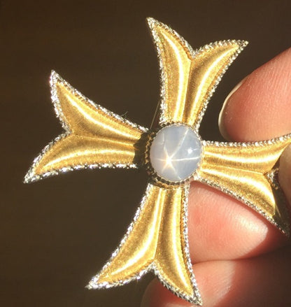 Buccellati Maltese Cross 18K Yellow Gold Brooch With Star Saphire