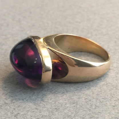 Georg Jensen Modernist  18KT Gold Ring with Amethyst Cabochon No. 1096 by Tuk Fischer Very Rare