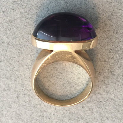 Georg Jensen Modernist  18KT Gold Ring with Amethyst Cabochon No. 1096 by Tuk Fischer Very Rare