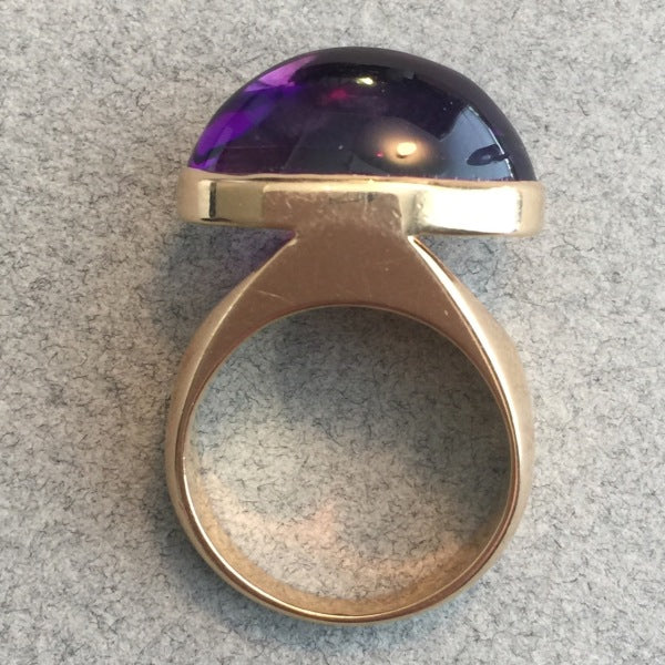 Georg Jensen Modernist  18KT Gold Ring with Amethyst Cabochon No. 1096 by Tuk Fischer Very Rare