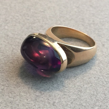 Georg Jensen Modernist  18KT Gold Ring with Amethyst Cabochon No. 1096 by Tuk Fischer Very Rare