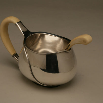 Frantz Hingelberg Modernist Sauceboat with Spoon designed by Svend Weihrauch